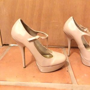 Steve Madden Nude heels 7.5 but fits like 7